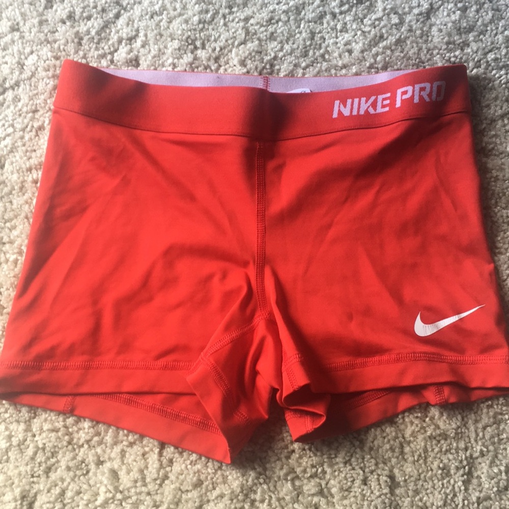 Red Nike pro’s